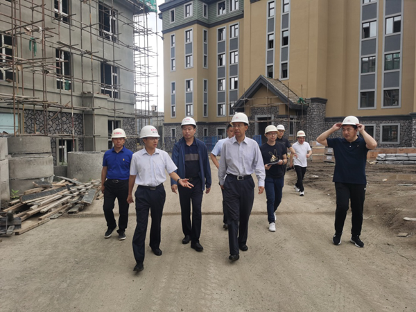 1长白山管委会向导视察新宝GG·山河府项目_副本.png
