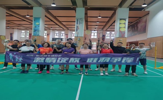 4.“最美五月天，，，，，，，，羽你共南山”新宝GG南山邻里羽毛球双打角逐合影_副本.jpg