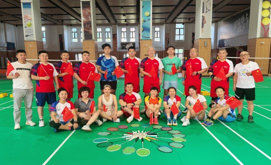 8.新宝GG南山羽毛球社群开展南山业主羽毛球整体友谊赛_副本.jpg