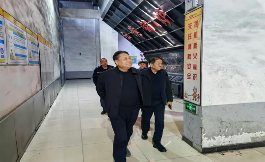 2024年11月18日，，，，，集团副董事马秉臣深入供热总公司一线举行事情走访_副本.png